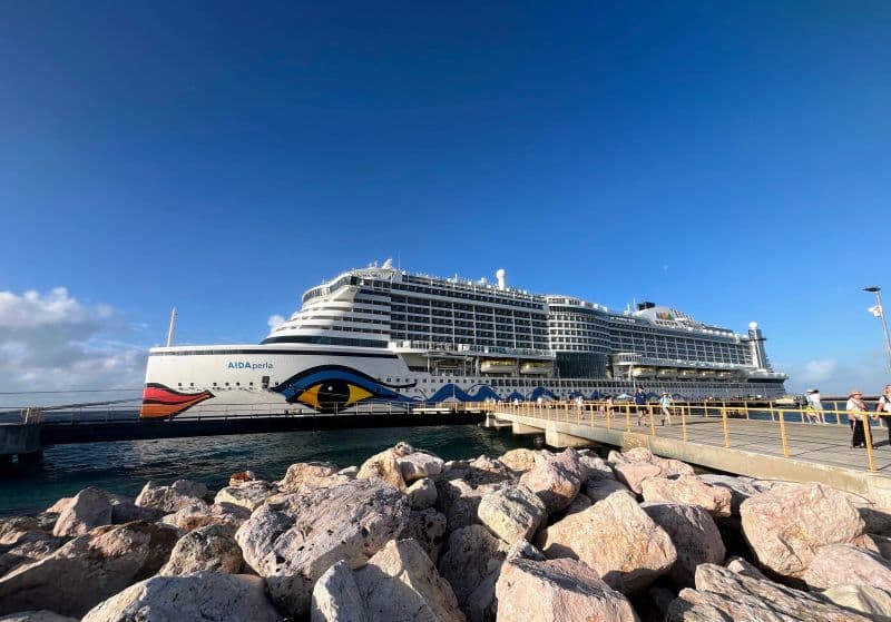 AIDAperla am Mega Cruise Terminal auf Curaçao