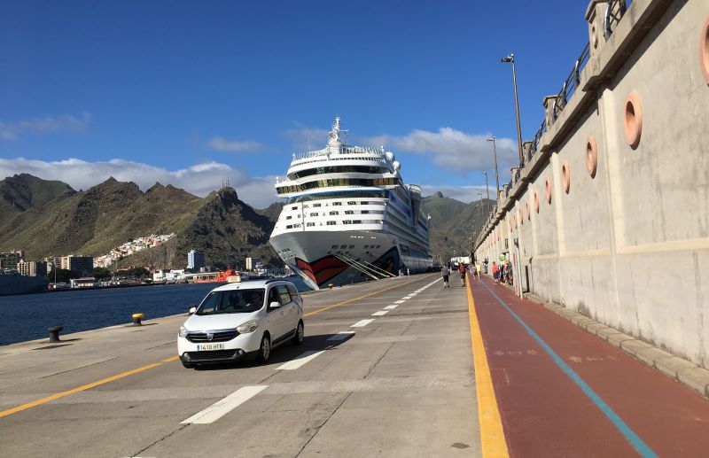 AIDAsol an der Muelle Sur auf Teneriffa