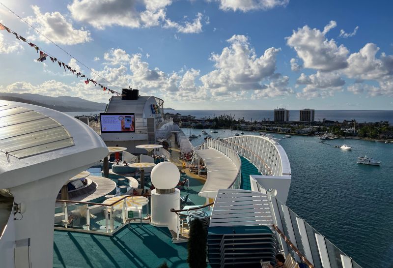 AIDAsol im Hafen von Montego Bay