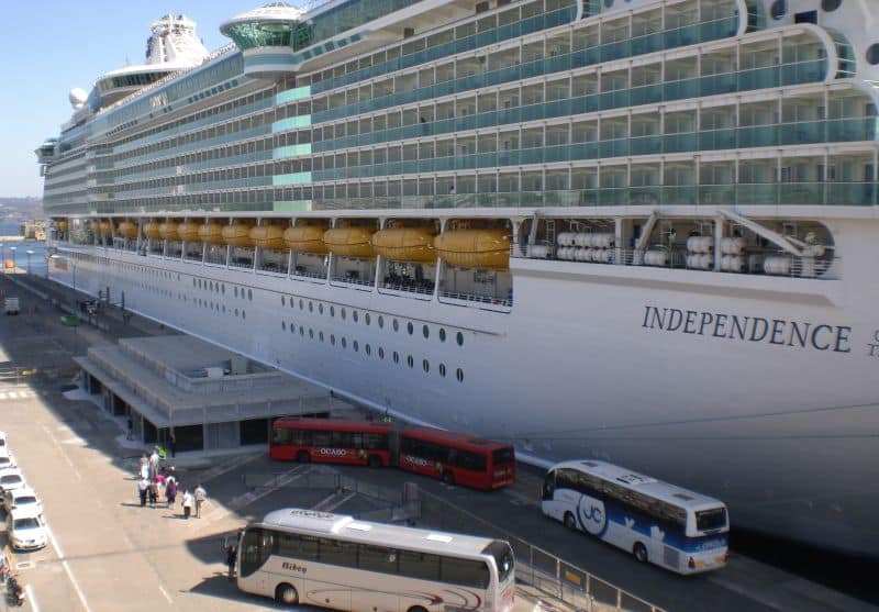 Auch sehr große Kreuzfahrtschiffe können in A Coruña festmachen