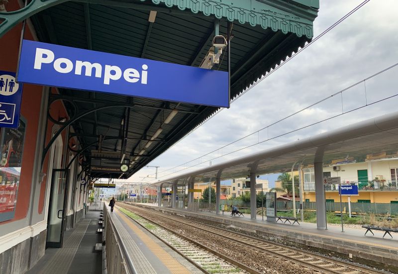 Auf eigene Faust mit dem Zug nach Pomeji
