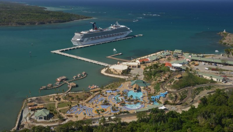 Blick auf den Amber Cove Cruise Port in Puerto Plata