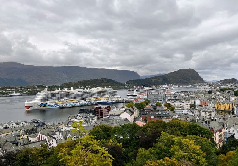 Blick auf das Ålesund Cruise Terminal