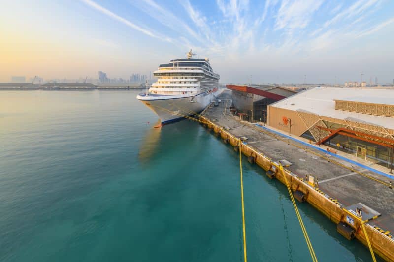 Blick vom Schiff auf das Abu Dhabi Cruise Terminal