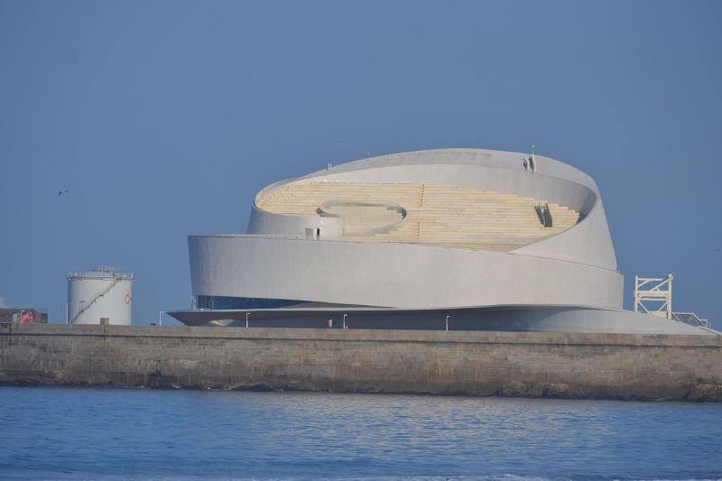 Blick vom Strand Praia de Matosinhos auf das neue Cruise Terminal