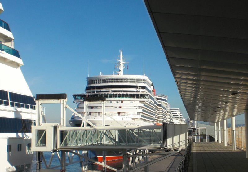 Blick von Terminal D auf der Moll Adossat
