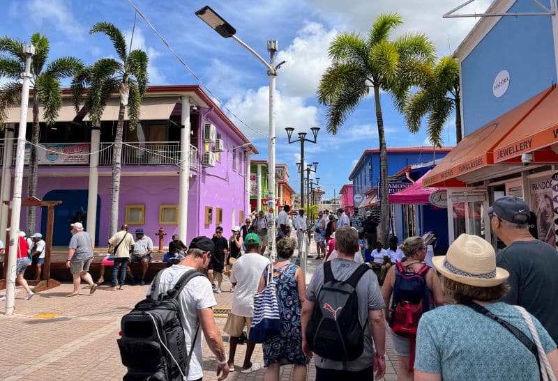 Bummel im Open Air Terminal Heritage Quay auf Antigua