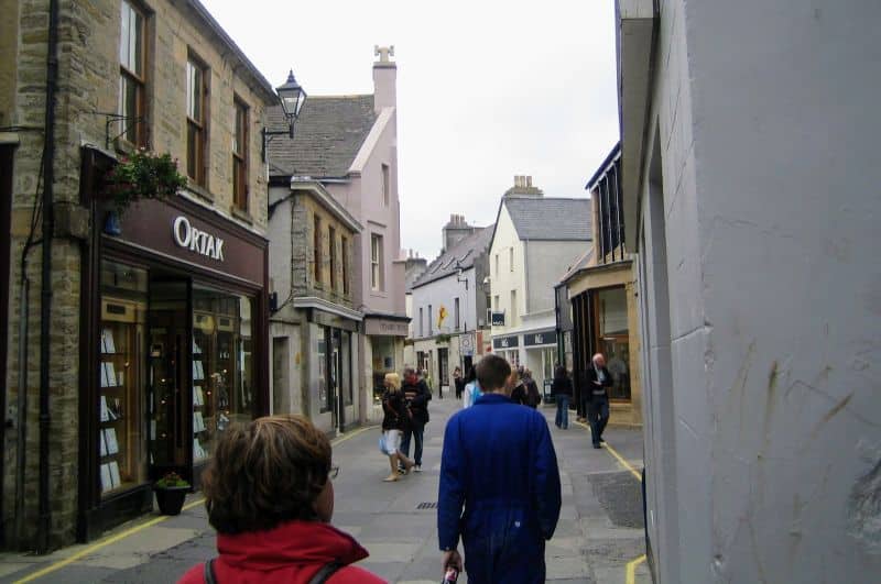 Bummel in der Albert Street in Kirkwall auf eigene Faust