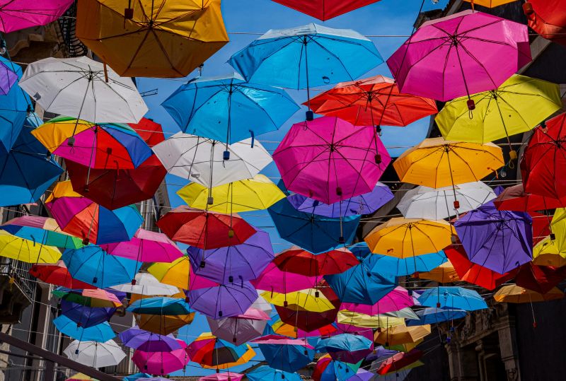Bunte Regenschirme gibt es jetzt auch in Catania
