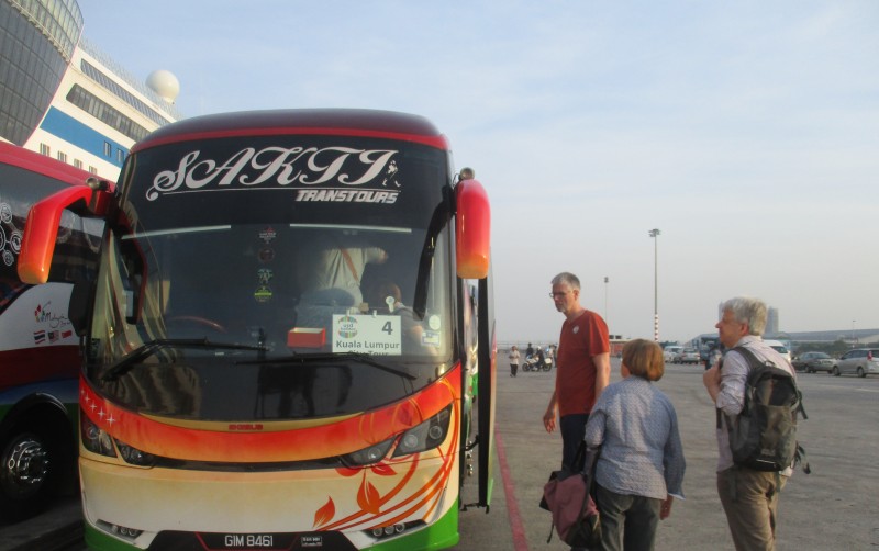 Shuttlebusse für den Tag in Port Klang (Kuala Lumpur) auf eigene Faust.