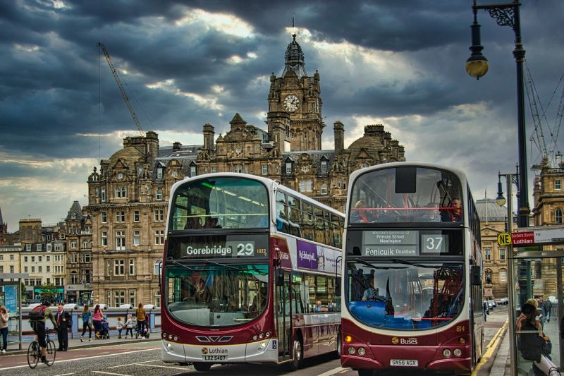 Busse der Firma Lothian Buses
