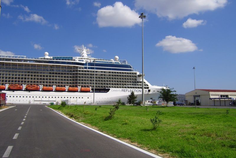 Celebrity Reflection in Souda