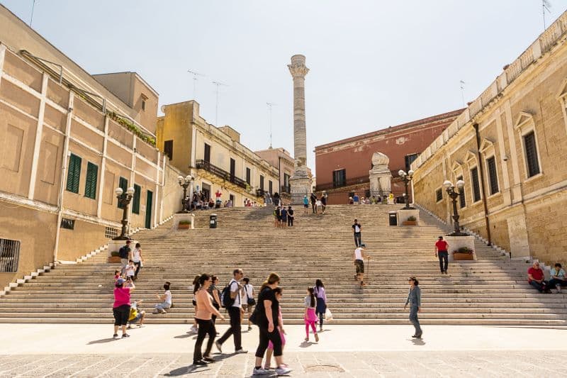 Colonne Romana am Ende der Treppe Scalinata Virgilio in Brindisi auf eigene Faust besichtigen