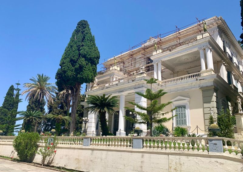 Das Achilleion ist ein beliebtes Ziel für Landausflüge auf Korfu auf eigene Faust