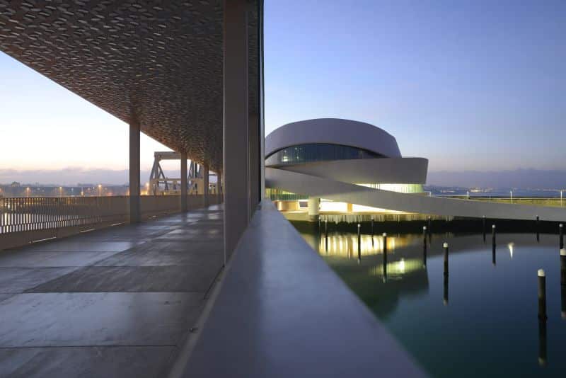Das elegante neue Leixões Cruise Terminal