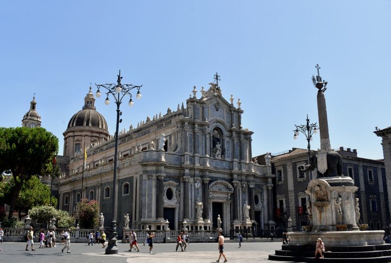 Den Domplatz in Catania auf eigene Faust erkunden