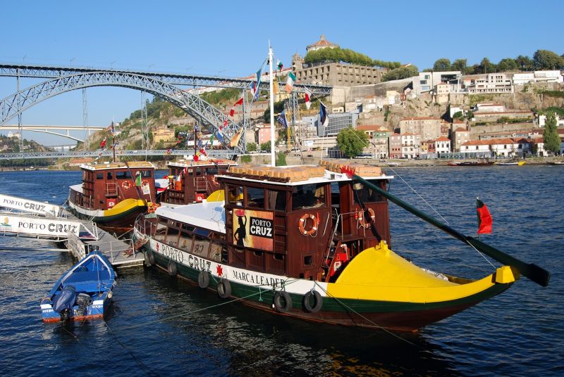 Der Douro und die Eisenbrücke Ponte Dom Luis I prägen das Stadtbild