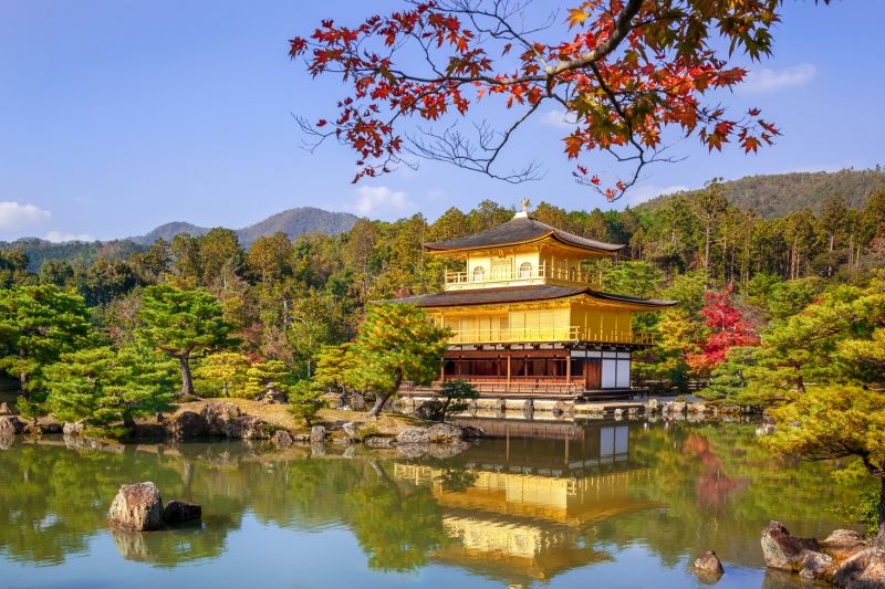 Der Goldene Pavillon Kinkaku-ji in Kyoto
