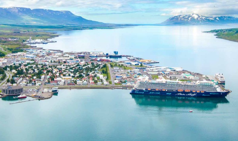 Mein Schiff am Pier Pier Oddeyrarbryggja 12