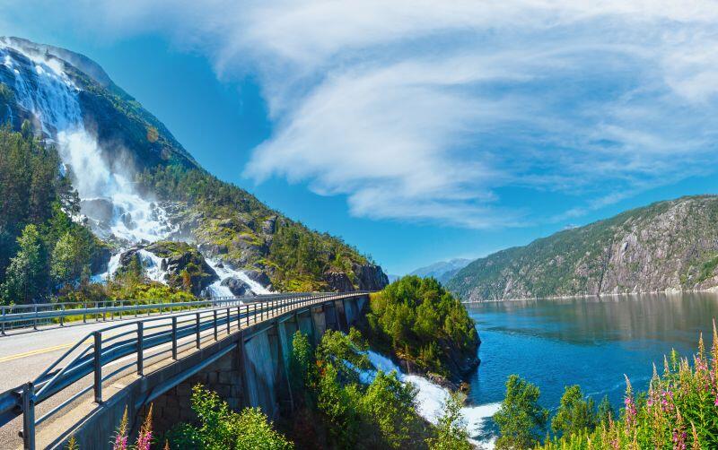 Der Langfossen am Åkrafjord