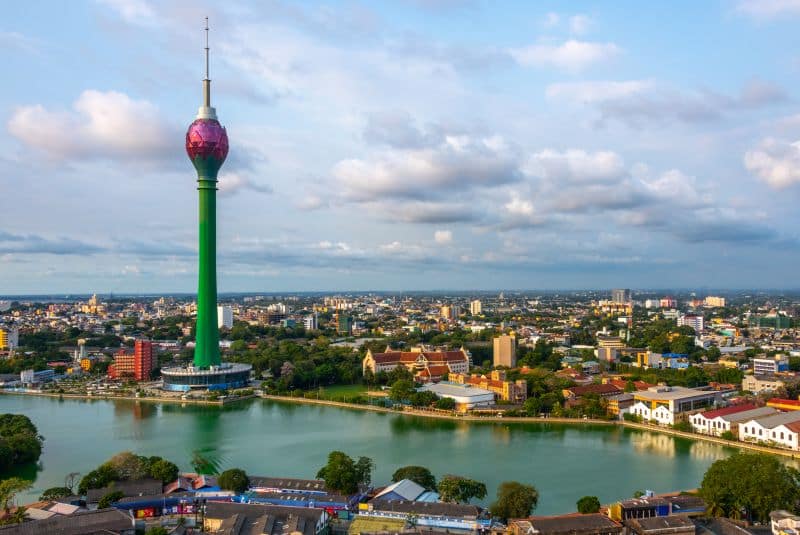 Lotus Tower am Beira Lake in Colombo auf eigene Faust erleben