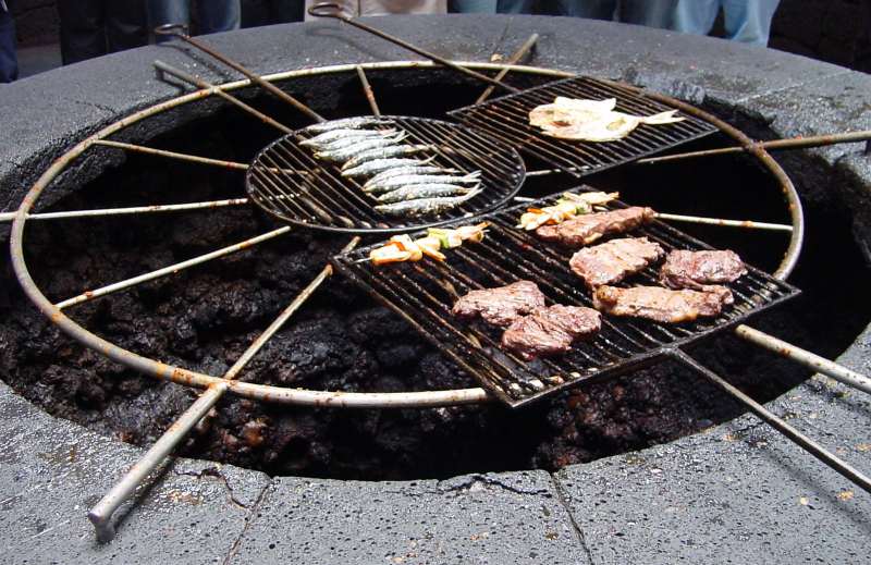 Grillen mit Erdwärme im Timanfaya Nationalpark Lanzarote