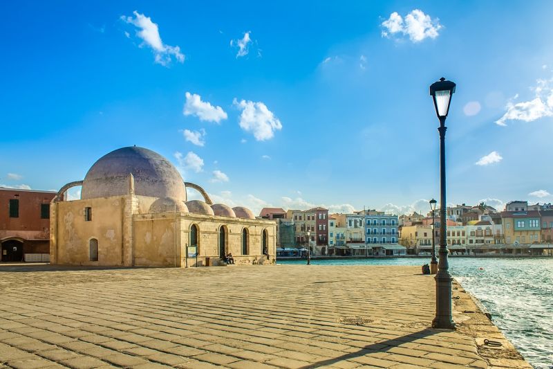 Die Hasan-Pascha-Moschee am Venezianischen Hafen von Chania