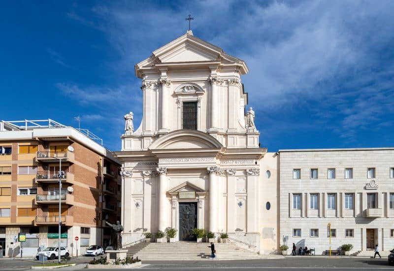 Die Kathedrale an der lebhaften Piazza Vittorio Emanuele