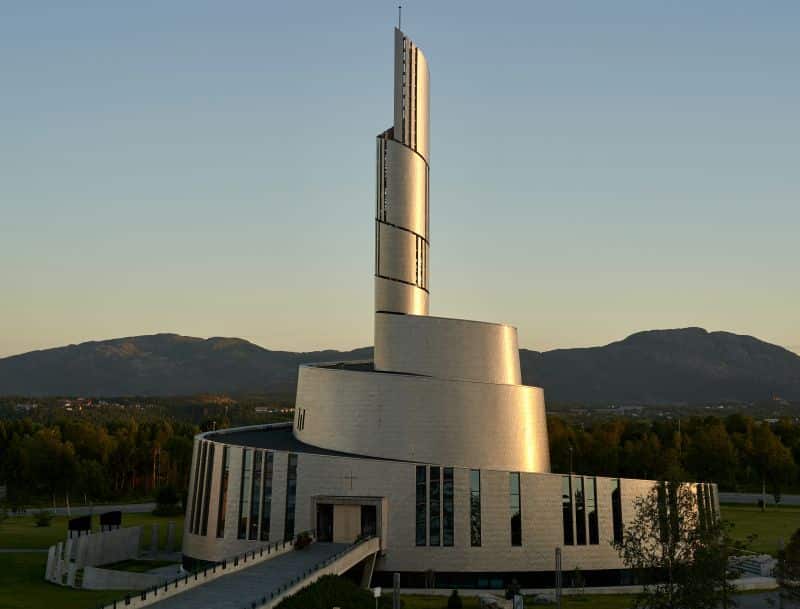 Die Nordlichtkathedrale ist bei jedem Licht wunderschön