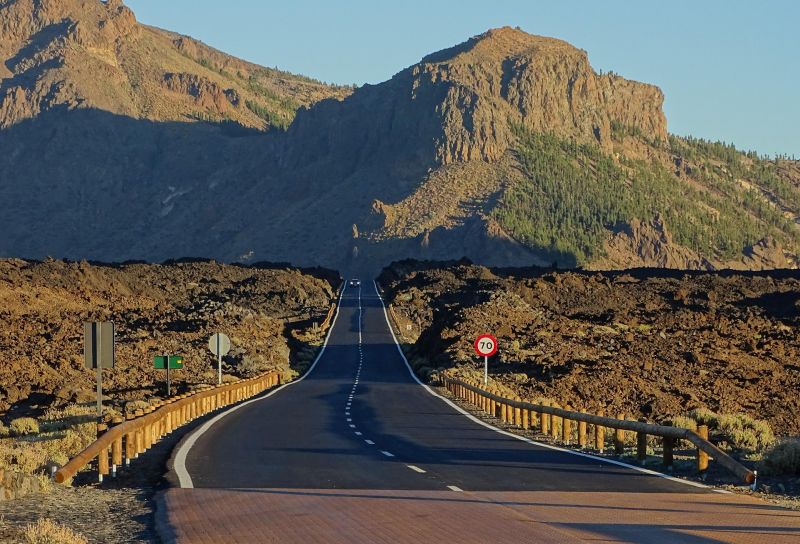 Straße und Berge auf Teneriffa