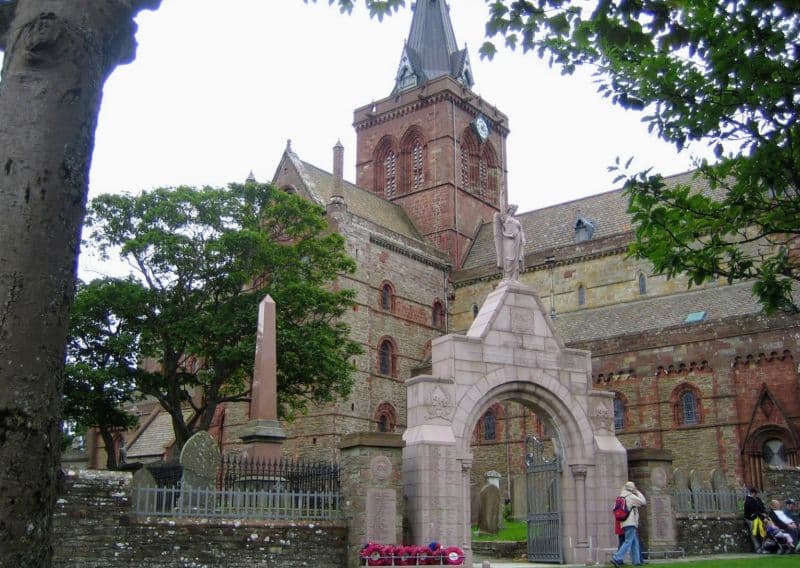Die mächtige St.-Magnus-Kathedrale