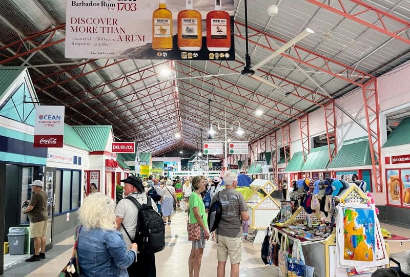 Ein Blick in das große Barbados Cruise Terminal