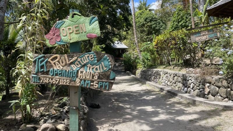Eingang zum Wanderweg Tet Paul Trail auf St. Lucia