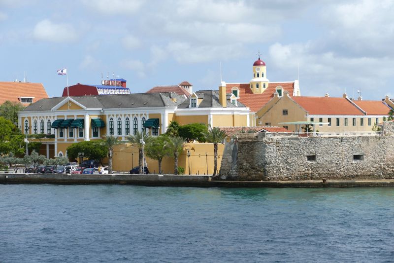 Fort Amsterdam in Willemstad auf eigene Faust erkunden