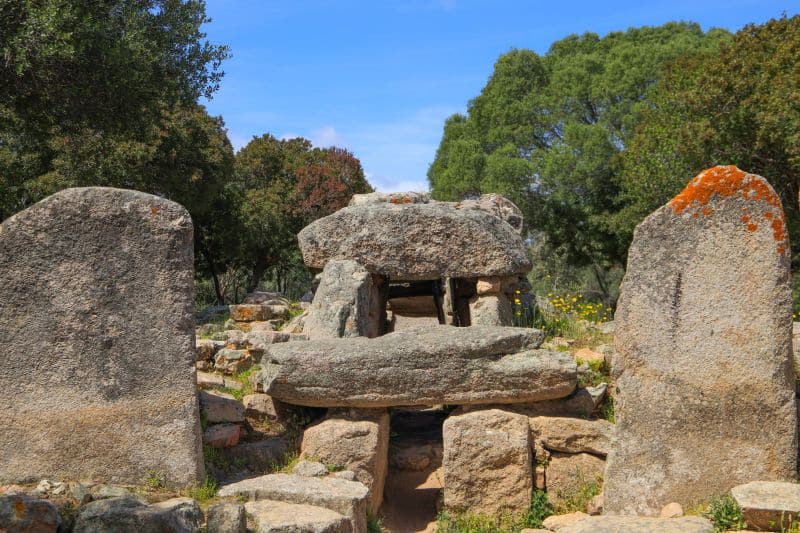 Landausflüge in Olbia zum Gigantengrab Su Monte de s’Ape