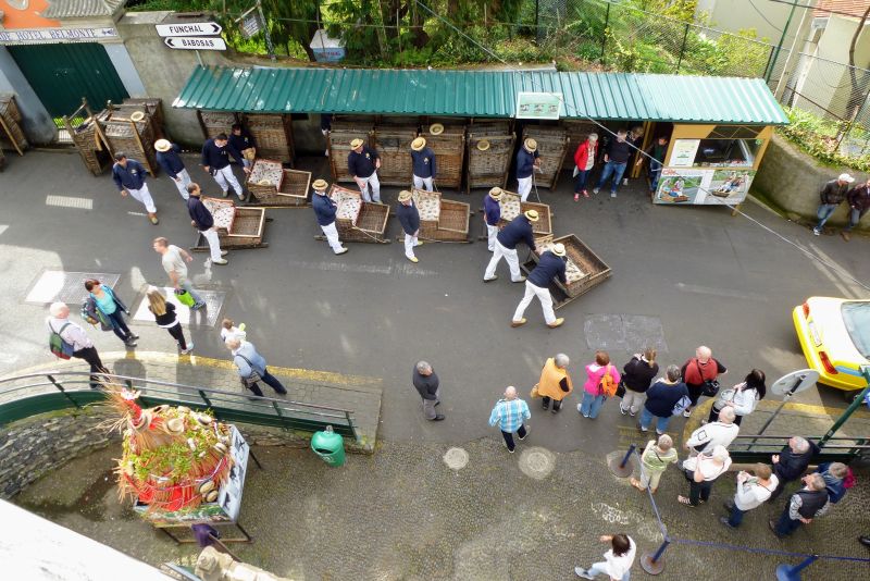 Hier starten die Korbschlitten in Monte