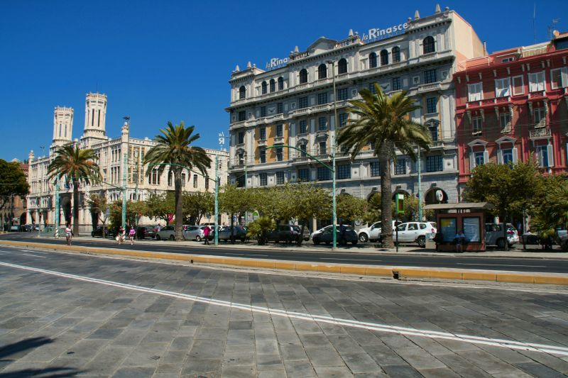 Kaufhaus La Rinascente und Palazzo Civico