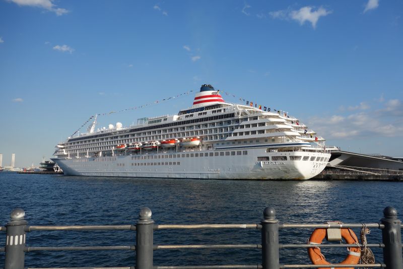Kreuzfahrtschiff am Osanbashi Pier