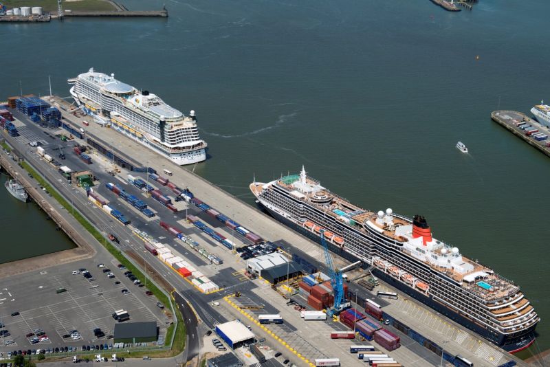 Kreuzfahrtschiffe am Swedish Quay in Zeebrügge