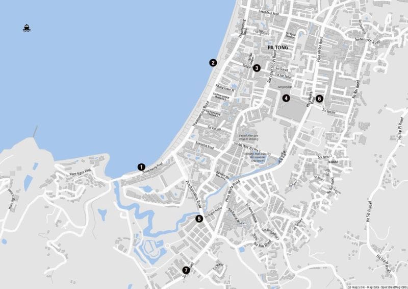 Kreuzfahrtschiffe ankern auf Phuket in Patong