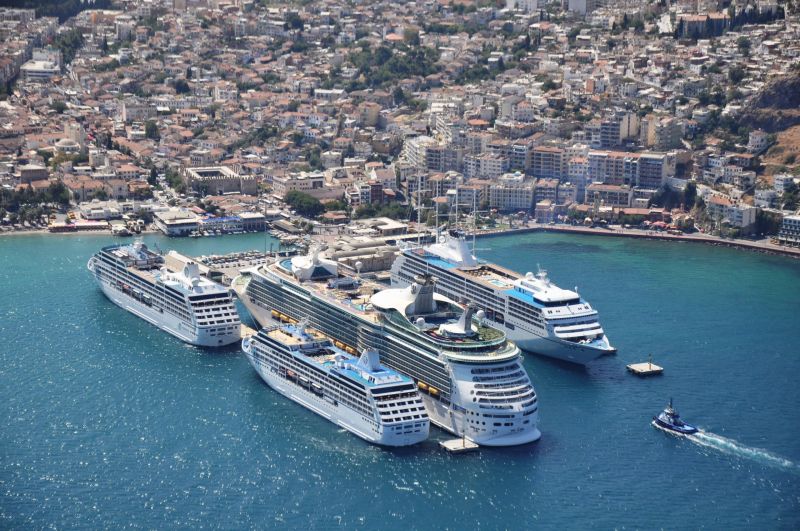 Kusadasi hat einen großen Kreuzfahrthafen