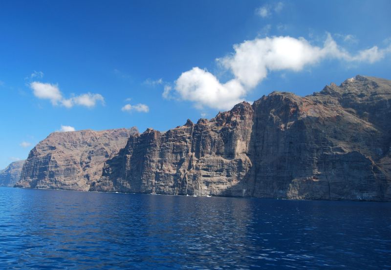 Los Gigantes vom Boot aus gesehen