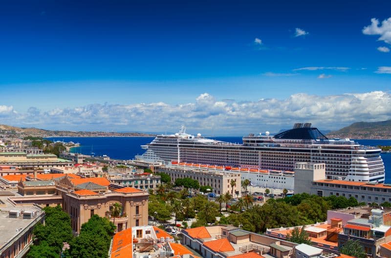 MSC Kreuzfahrtschiff in Messina