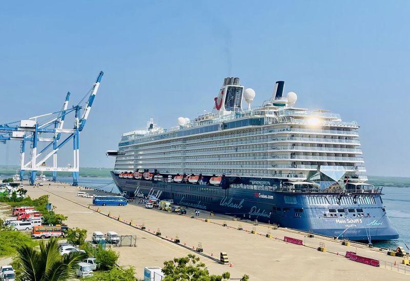 Mein Schiff 5 in Hambantota