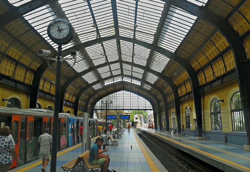 Mit der Metro in Piräus (Athen) auf eigene Faust fortbewegen