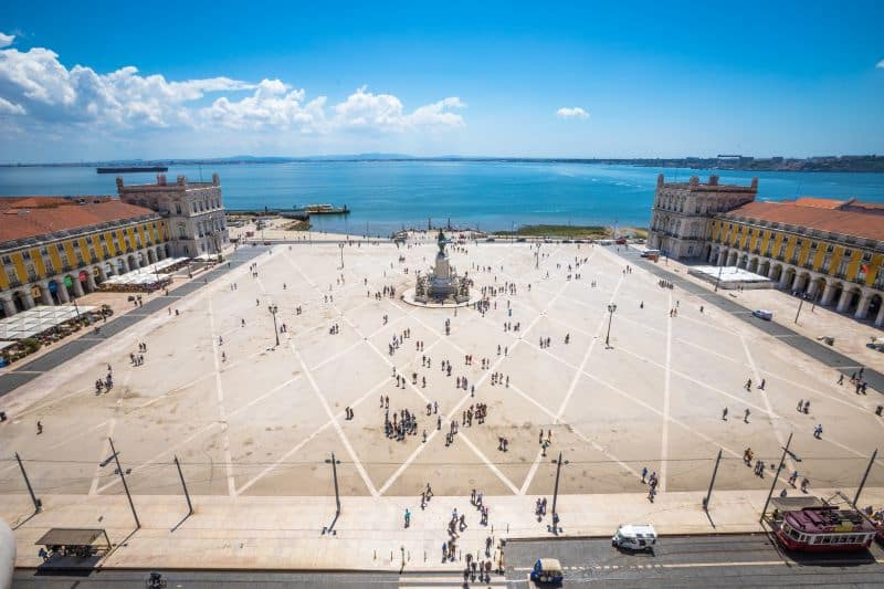Praça do Comercio in Lissabon auf eigene Faust