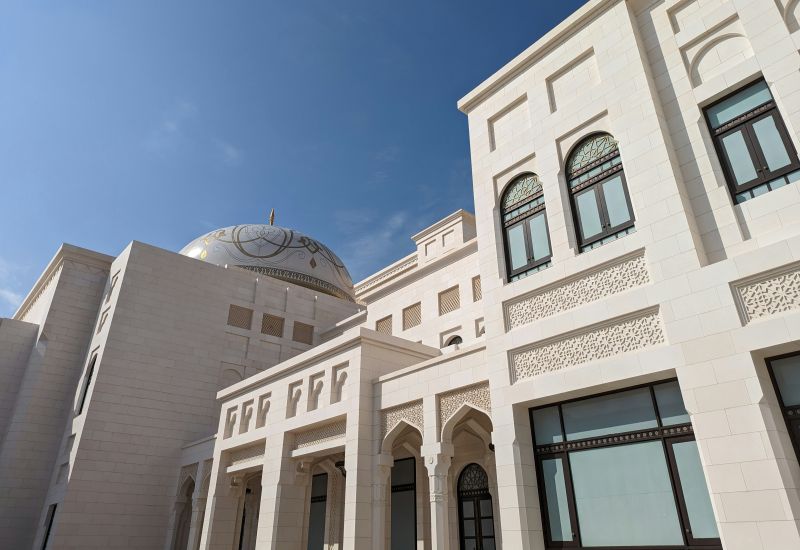 In Abu Dhabi auf eigene Faust zum Qasr Al Watan