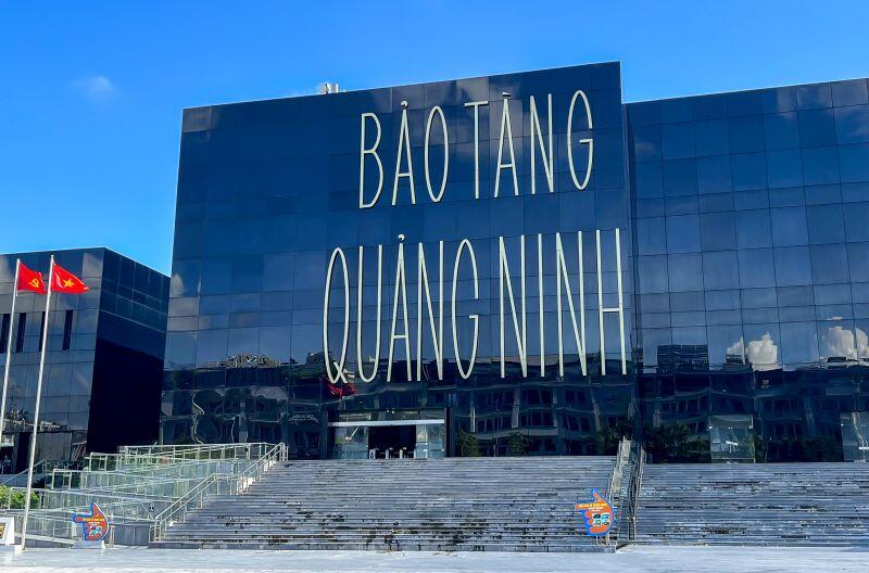 Das moderne Quang Ninh Museum in Ha Long City