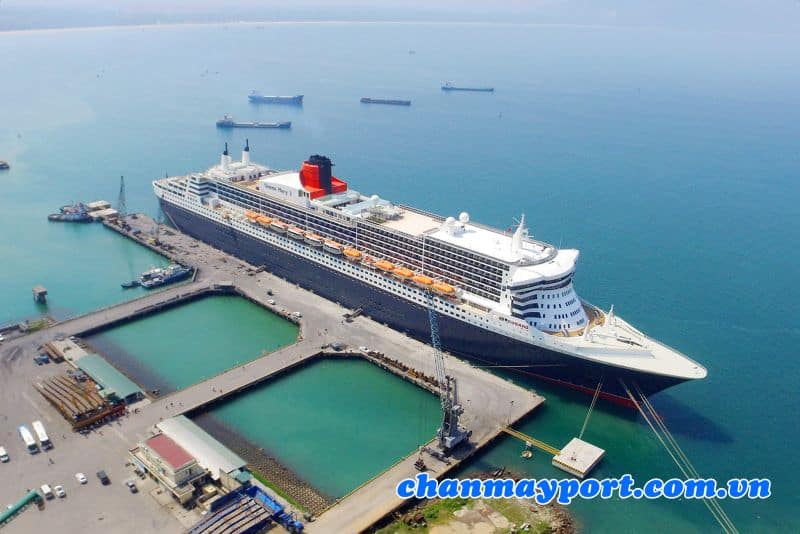 Queen Mary 2 in Chan May