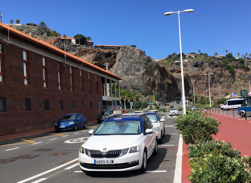 Taxis am Passagierterminal in San Sebastian auf La Gomera